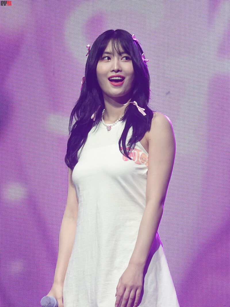 230613 TWICE Momo - ‘Ready To Be’ World Tour in Oakland Day 2 documents 1