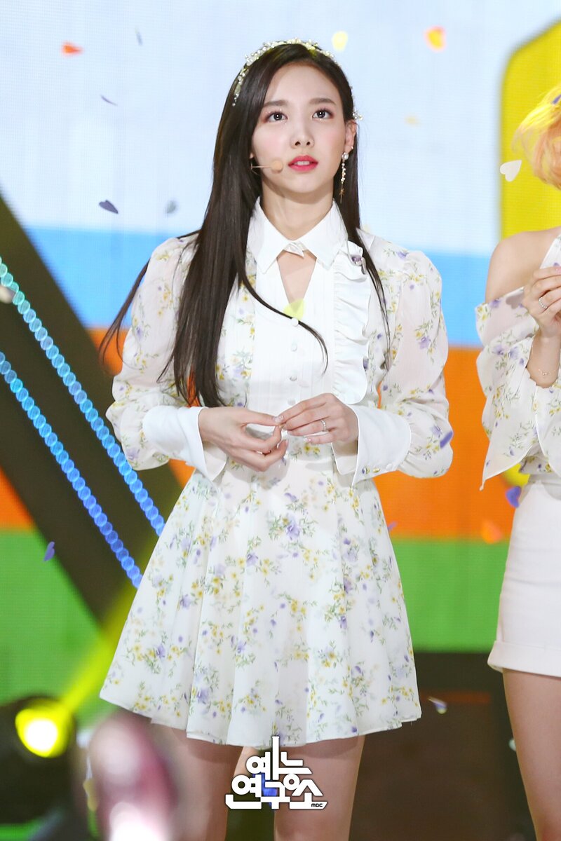 180421 TWICE Nayeon - 'What is Love?' at Music Core documents 3