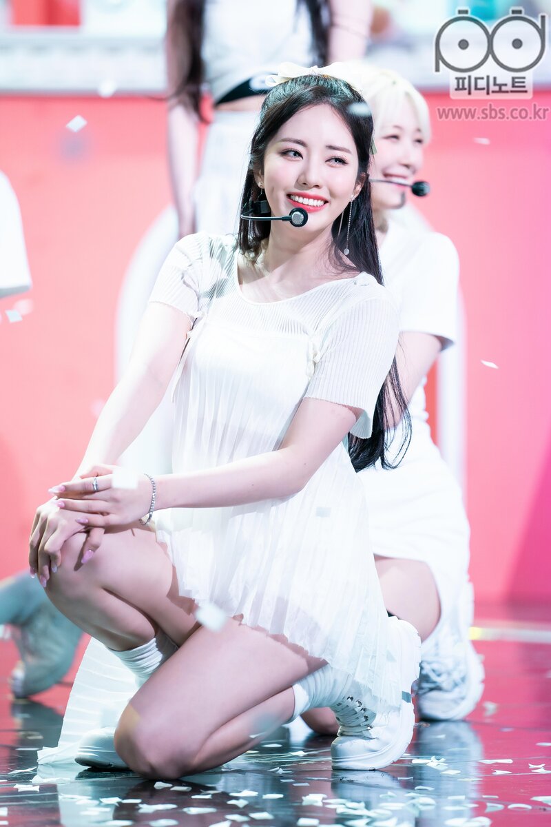 210905 fromis_9 - 'Talk & Talk' at Inkigayo documents 9