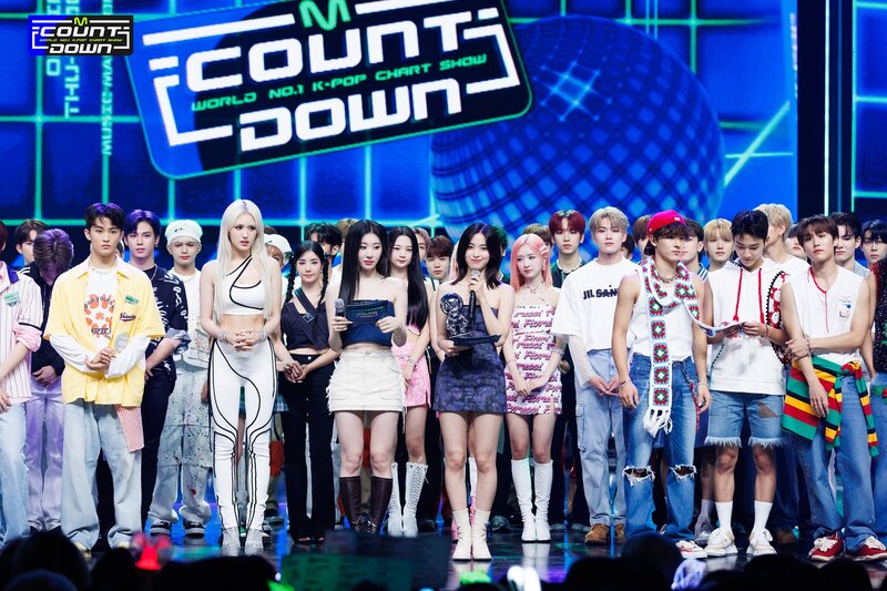 230810 ITZY Ryujin & Chaeryeong - Special MCs at M COUNTDOWN documents 17
