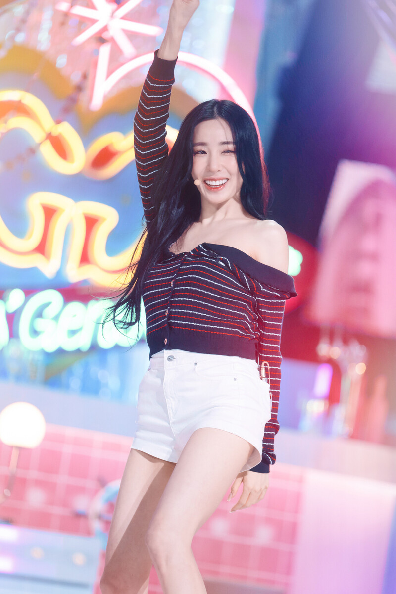 Girls' Generation Tiffany - 'FOREVER 1' at Inkigayo documents 5