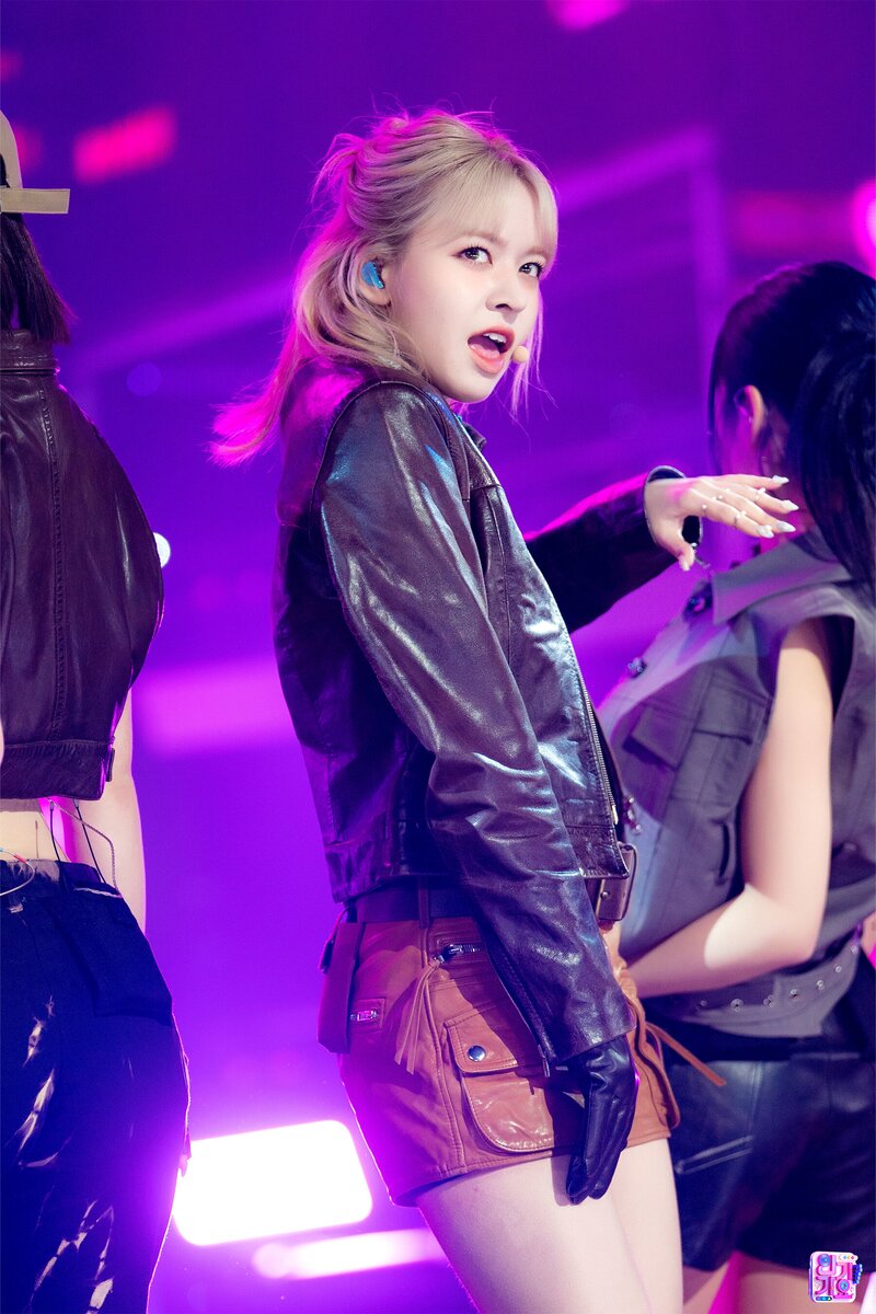 240218 NMIXX Lily - 'Run For Roses' at Inkigayo documents 2