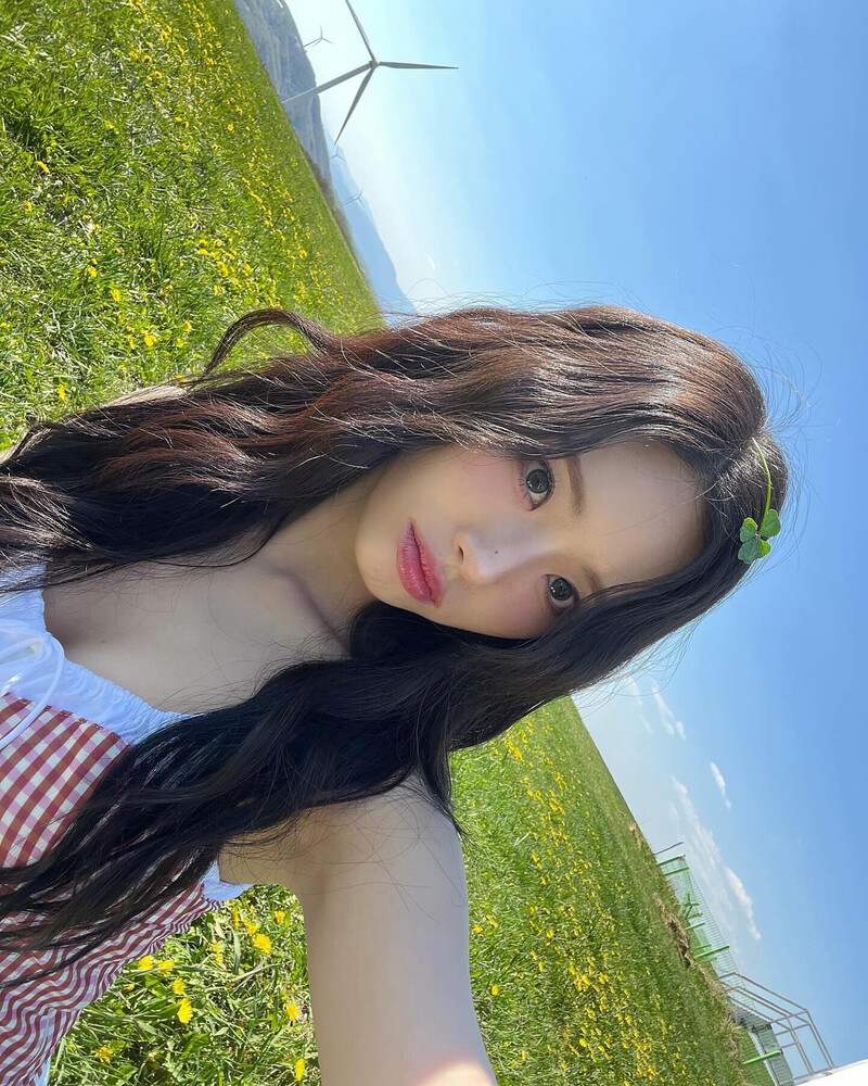 240708 fromis_9 Jiwon Instagram Update documents 3