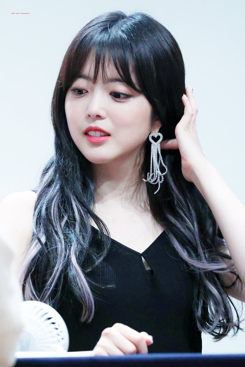 190817 Weki Meki Suyeon at 'WEEK END LOL' Shim Seok Hall Fansign documents 5