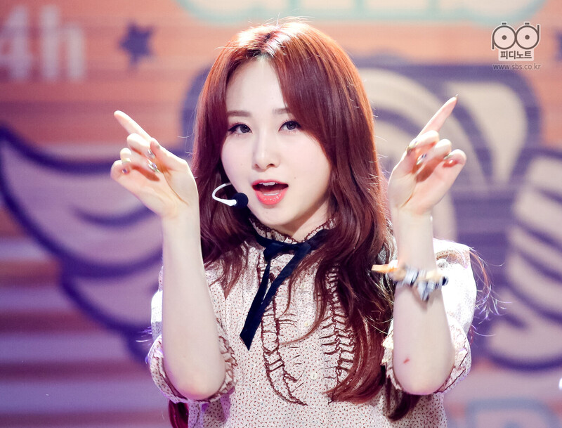 210523 Rocket Punch - 'Ring Ring' at Inkigayo documents 16