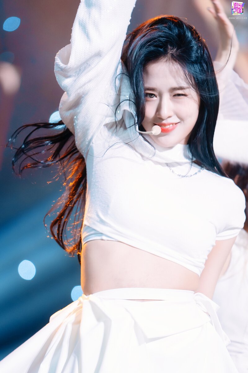 211212 IVE Yujin - "ELEVEN" at Inkigayo documents 2