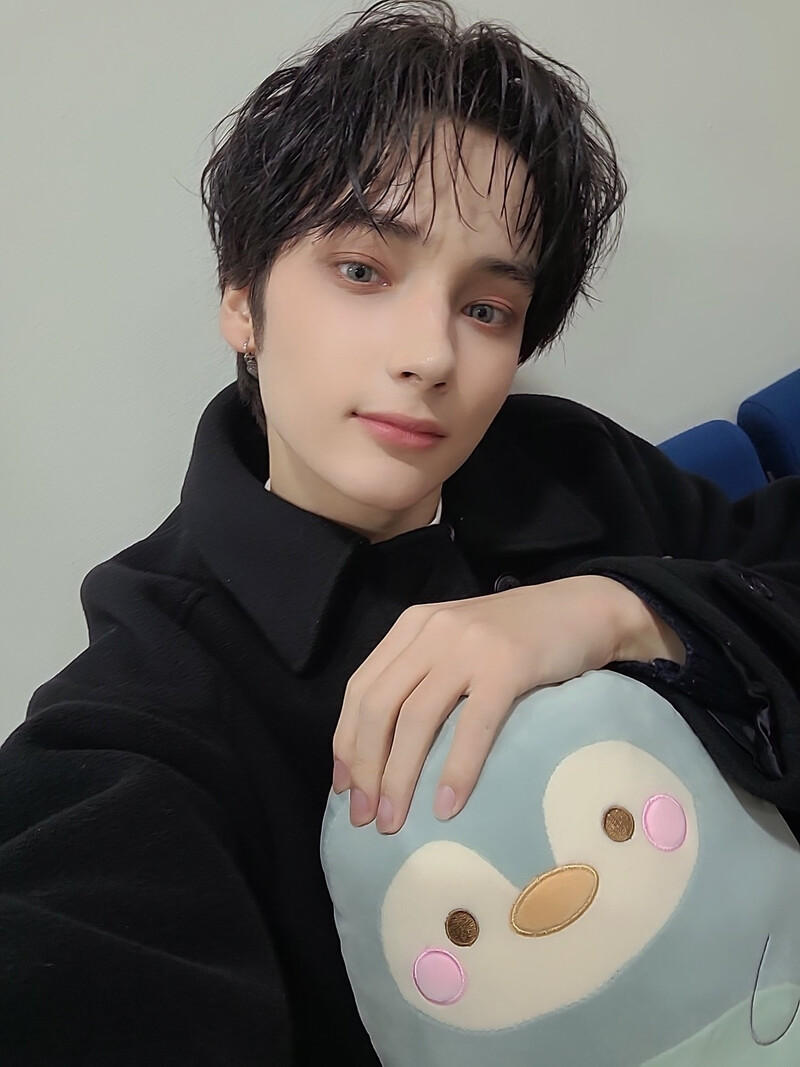 230206 TXT Twitter Update - HueningKai documents 4