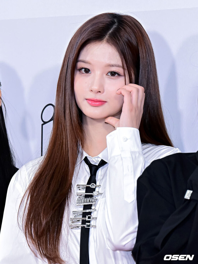 231010 NMIXX Sullyoon at The Fact Music Award documents 1