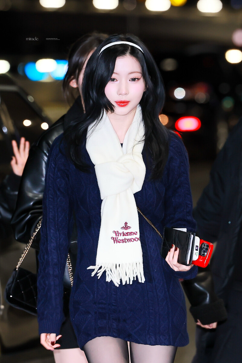 241226 BABYMONSTER Asa at Gimpo International Airport documents 1