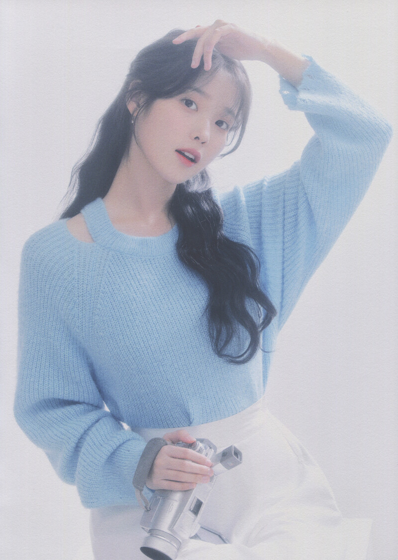 IU - 5th Official ‘UAENA’ Fanclub Kit [SCANS] documents 3