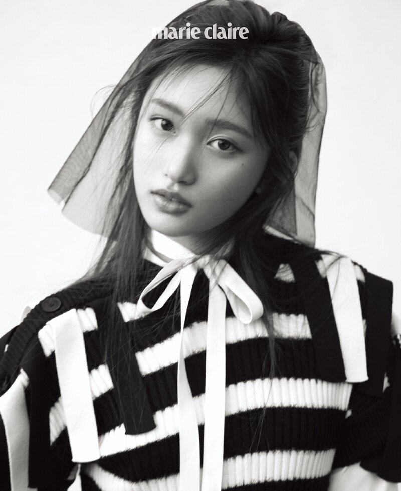 IVE Leeseo for MARIE CLAIRE Korea September Issue 2022 documents 1