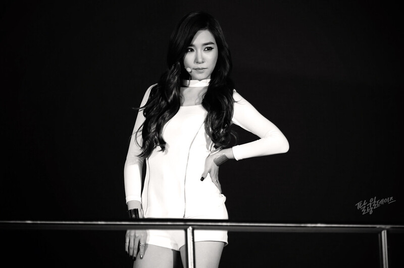 141028 Girls' Generation Tiffany at Style Icon Awards documents 2