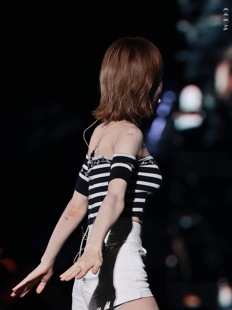 220820 Taeyeon at SMTOWN LIVE 2022: SMCU EXPRESS documents 2