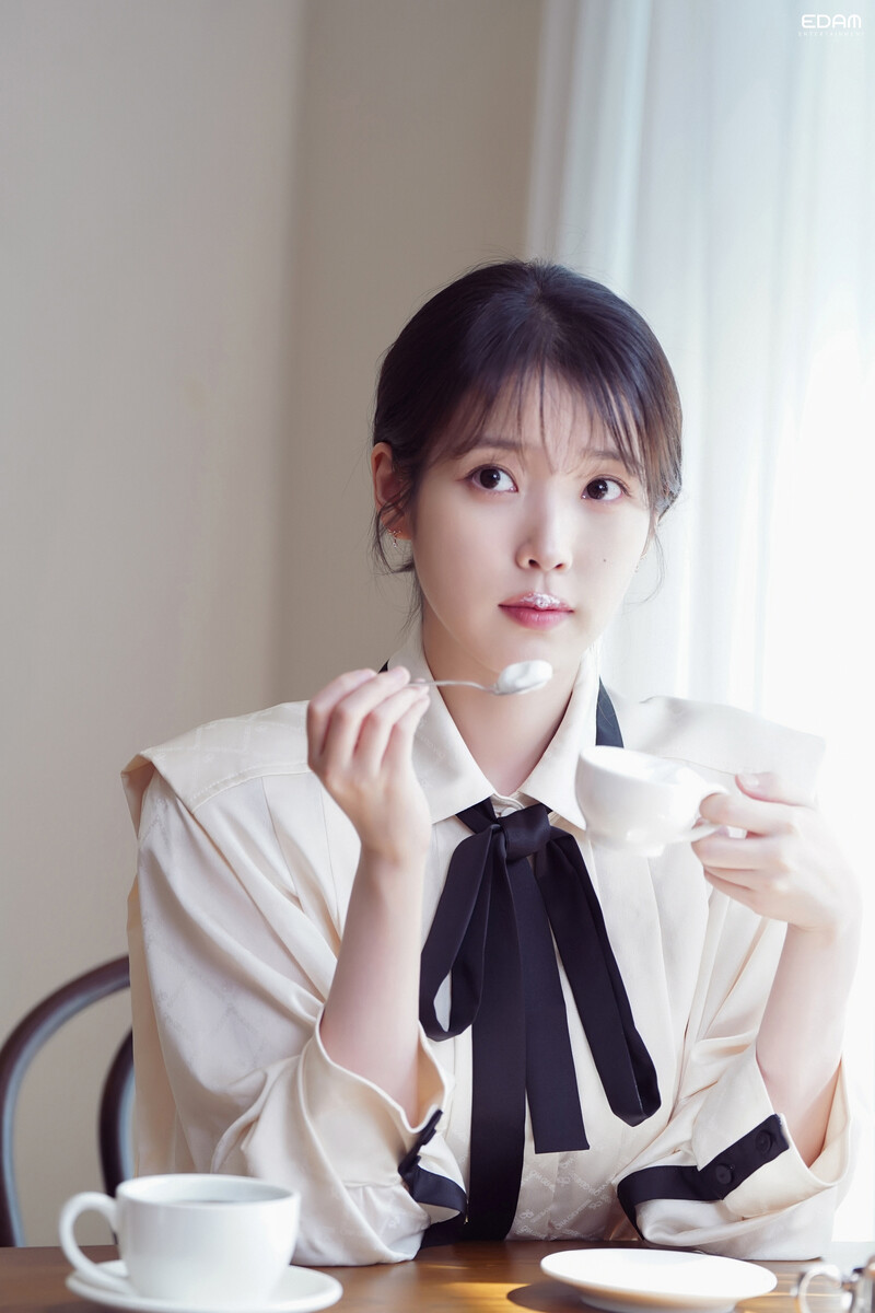 241113 EDAM Naver Post - IU - 2025 Season's Greetings Behind documents 4