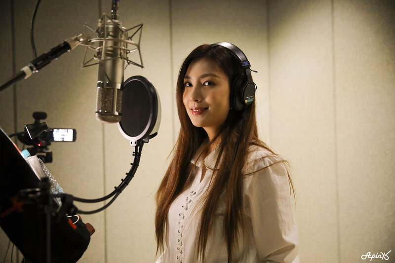 220420 IST Naver post - APINK 'I want you to be happy' recording behind documents 14