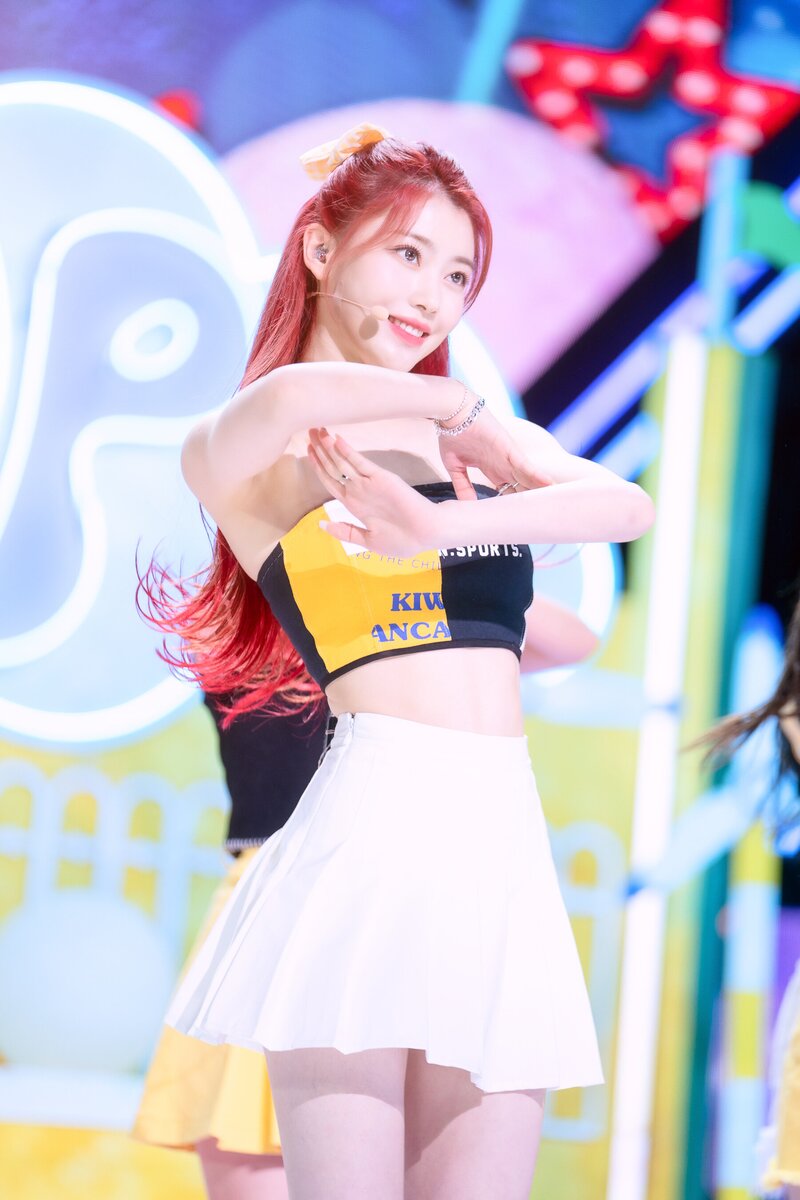 220703 Kep1er Xiaoting 'Up!' at Inkigayo documents 17