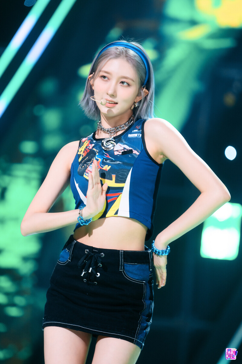 220918 IVE Gaeul - 'After LIKE' at Inkigayo documents 2