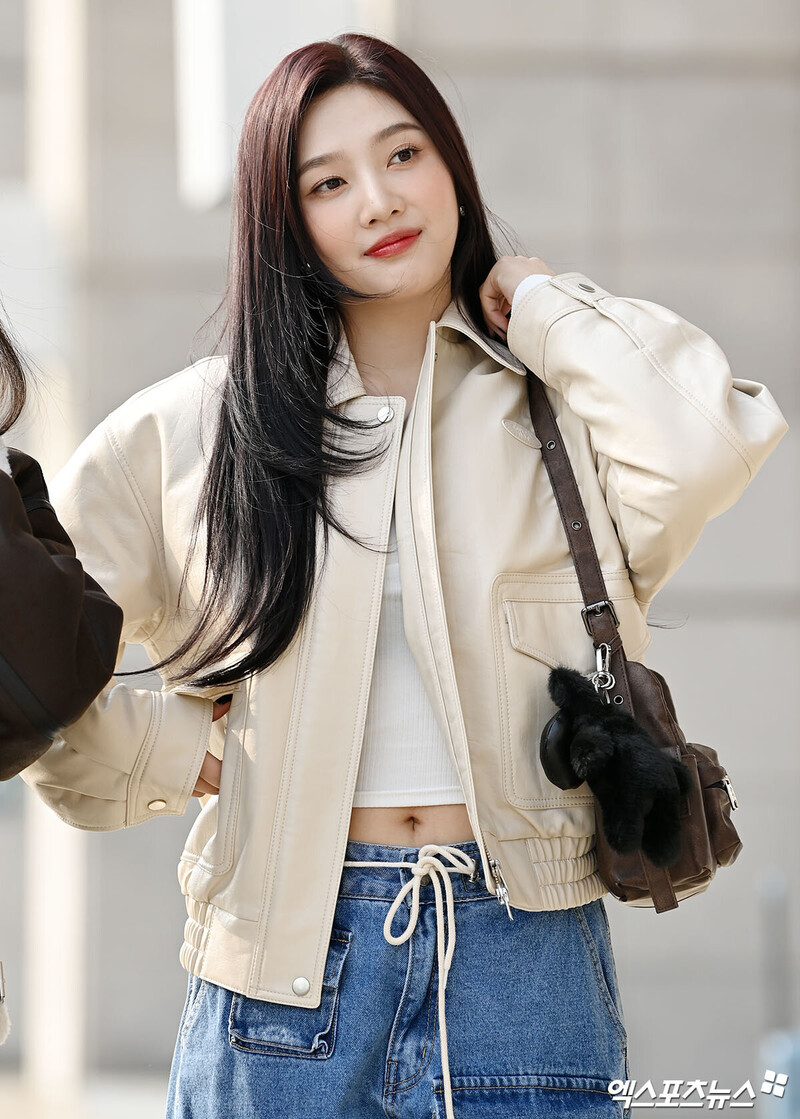 231123 Red Velvet Joy - KBS Music Plaza Commute documents 6