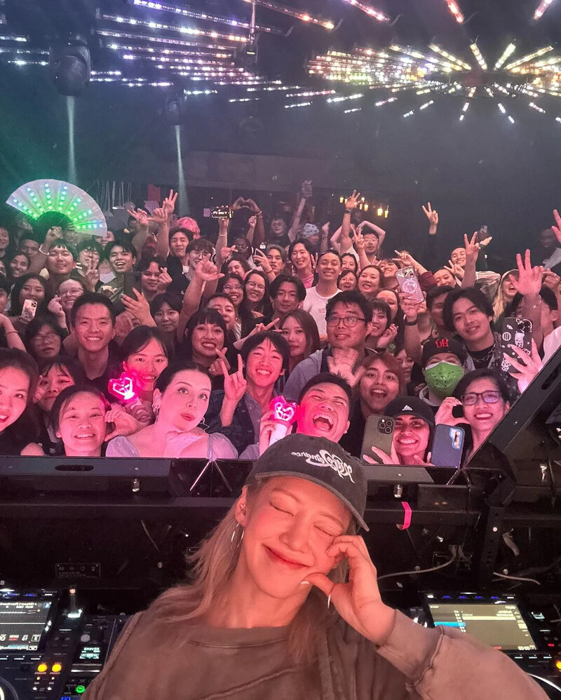 240828 Hyoyeon Instagram Update documents 4