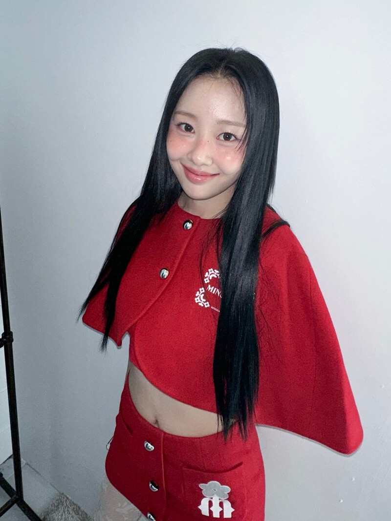 Genie Behind the scenes for YVES - I_Did album photoshoot documents 11