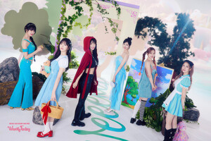 Weeekly 2025 SEASON'S GREETINGS [Weeekly Fantasy] Concept Photo