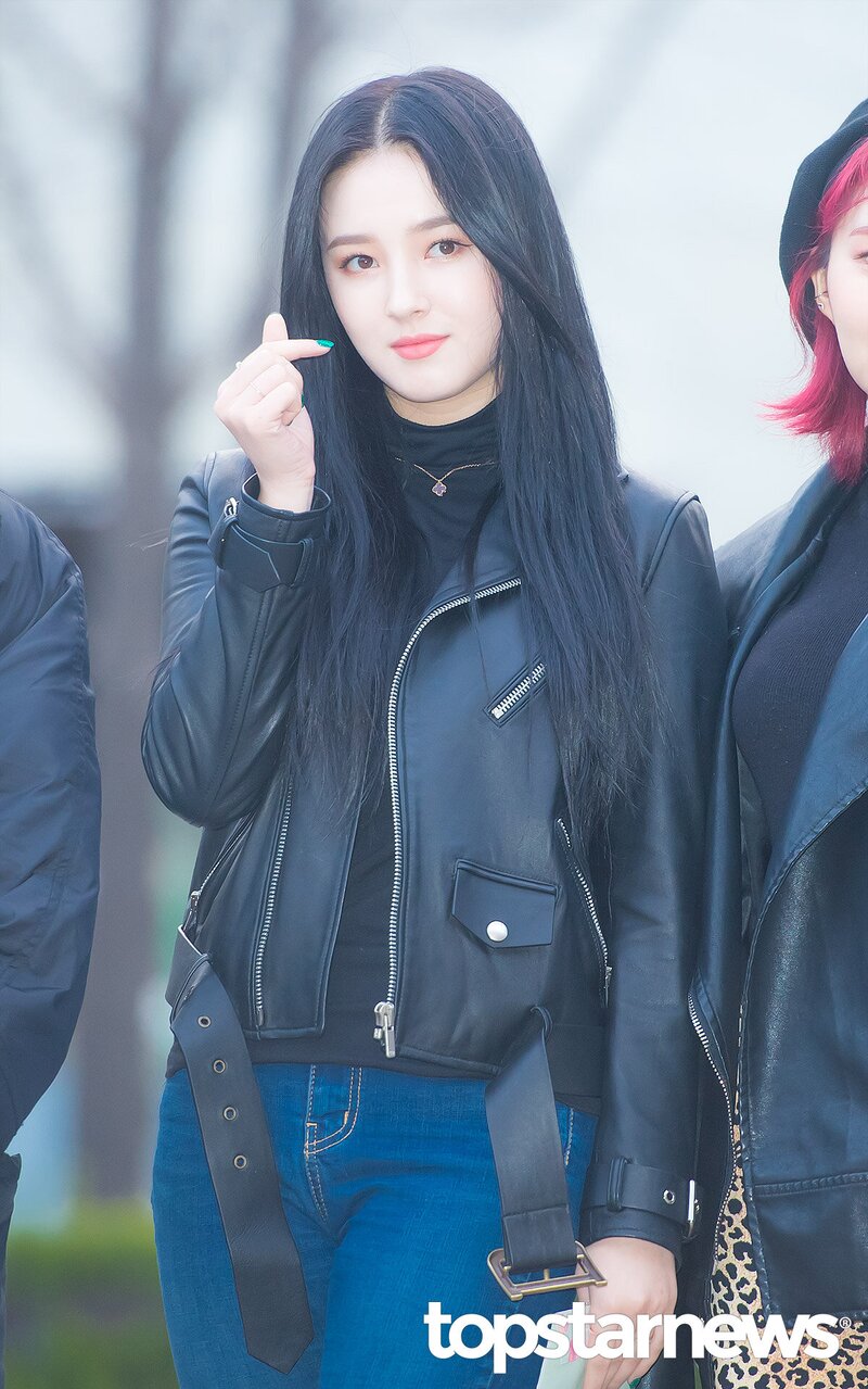190322 Nancy on the way to Music Bank documents 19