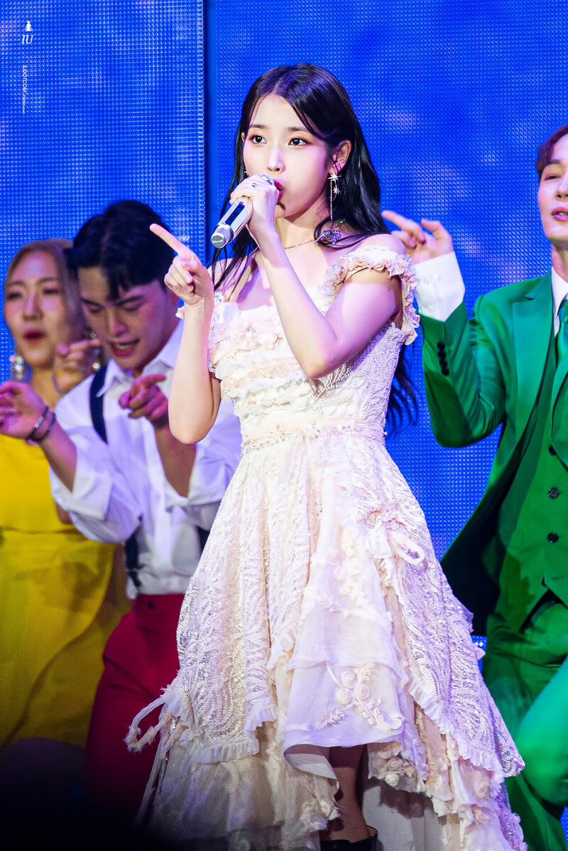 220917 IU - 'The Golden Hour' Concert documents 16