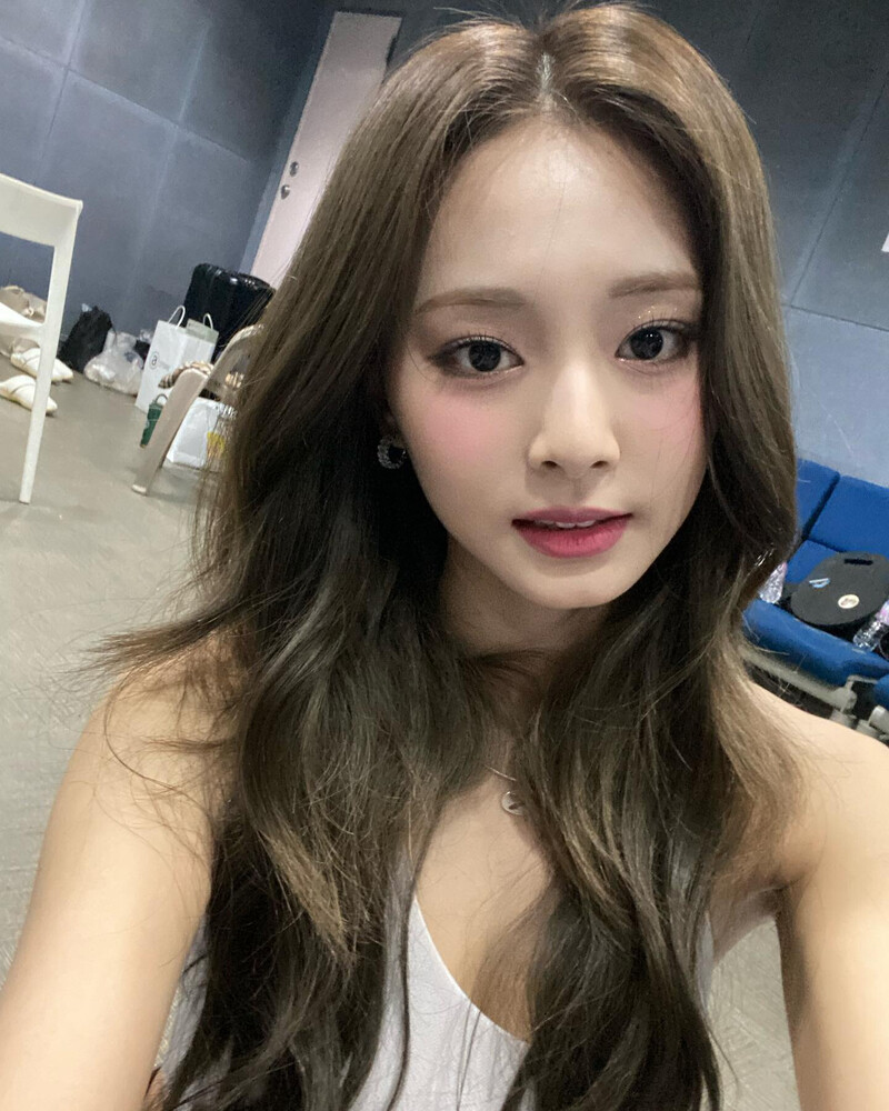 230319 TWICE Tzuyu Instagram Update documents 11