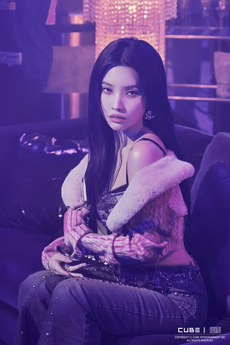 230530 Cube Naver Post - (G)I-DLE 'Queencard' MV Behind documents 11