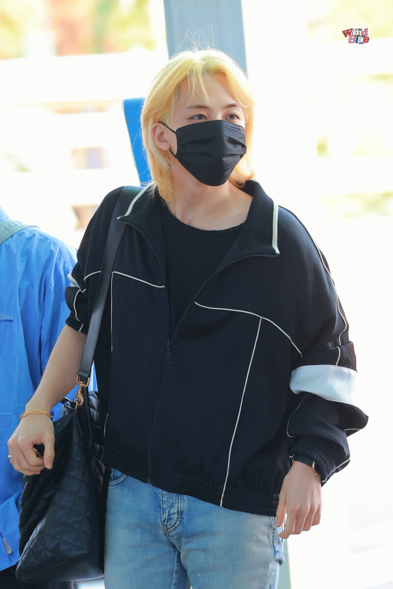 240625 SEVENTEEN Jeonghan at Incheon International Airport documents 10