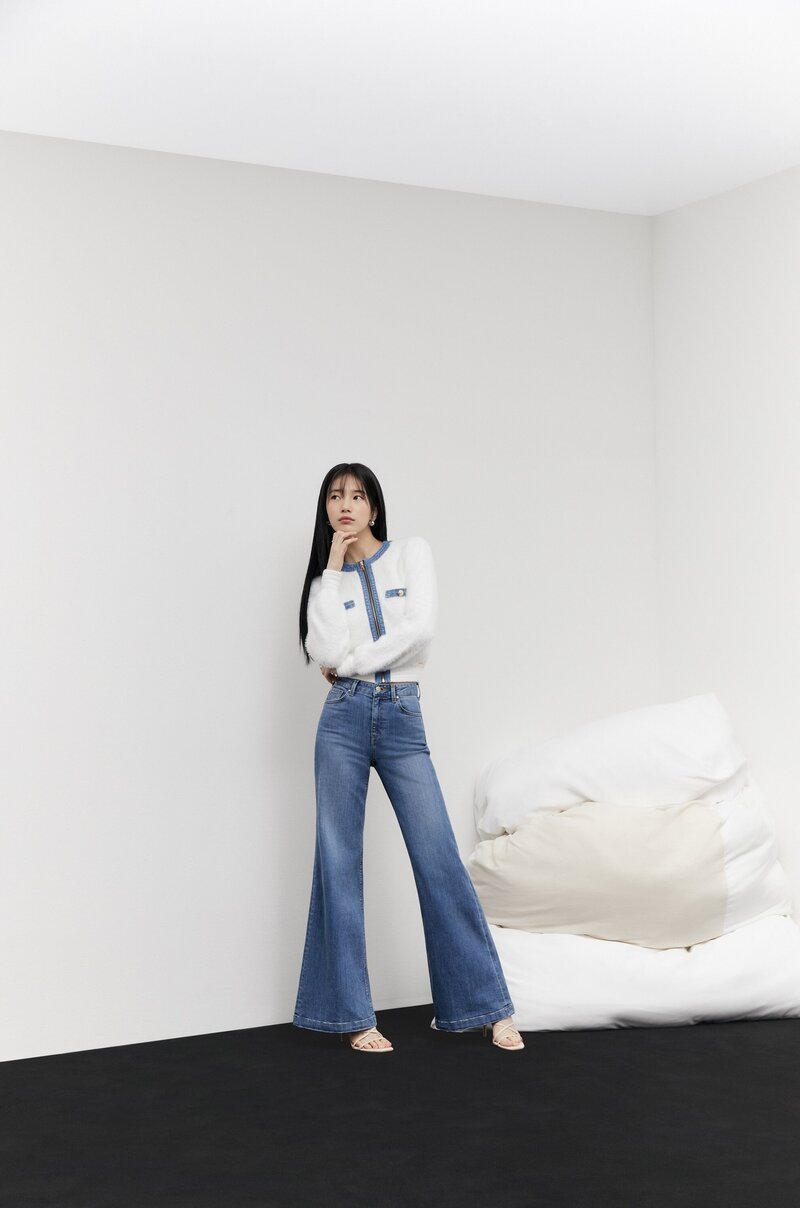 Bae Suzy for GUESS 2022 FW Collection documents 4
