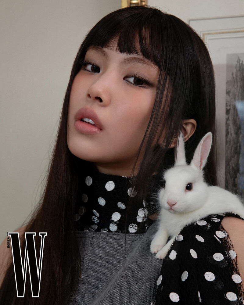 NewJeans Hyein x Louis Vuitton Women's 2025 S/S Collection for W Korea 2024 documents 2