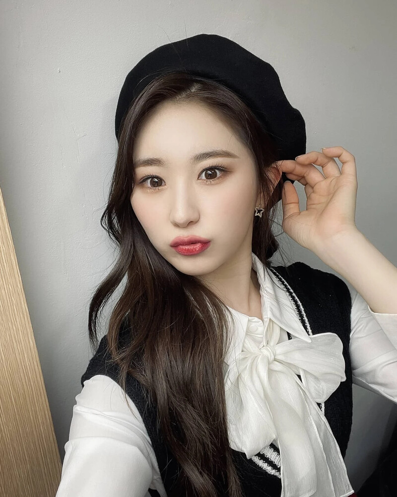 210301 IZ*ONE Instagram Update - Chaeyeon documents 4