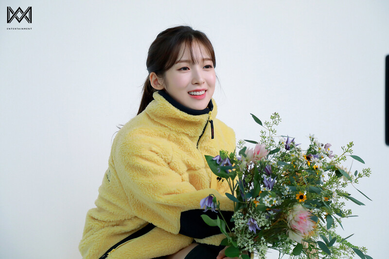 211102 WM Naver Post - OH MY GIRL's Arin Cosmopolitan Magazine Photoshoot Behind documents 18