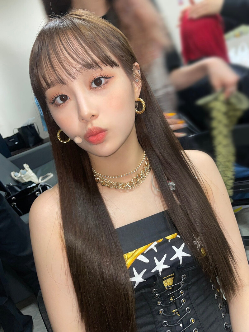 220608 LOONA Twitter Update - Chuu documents 5