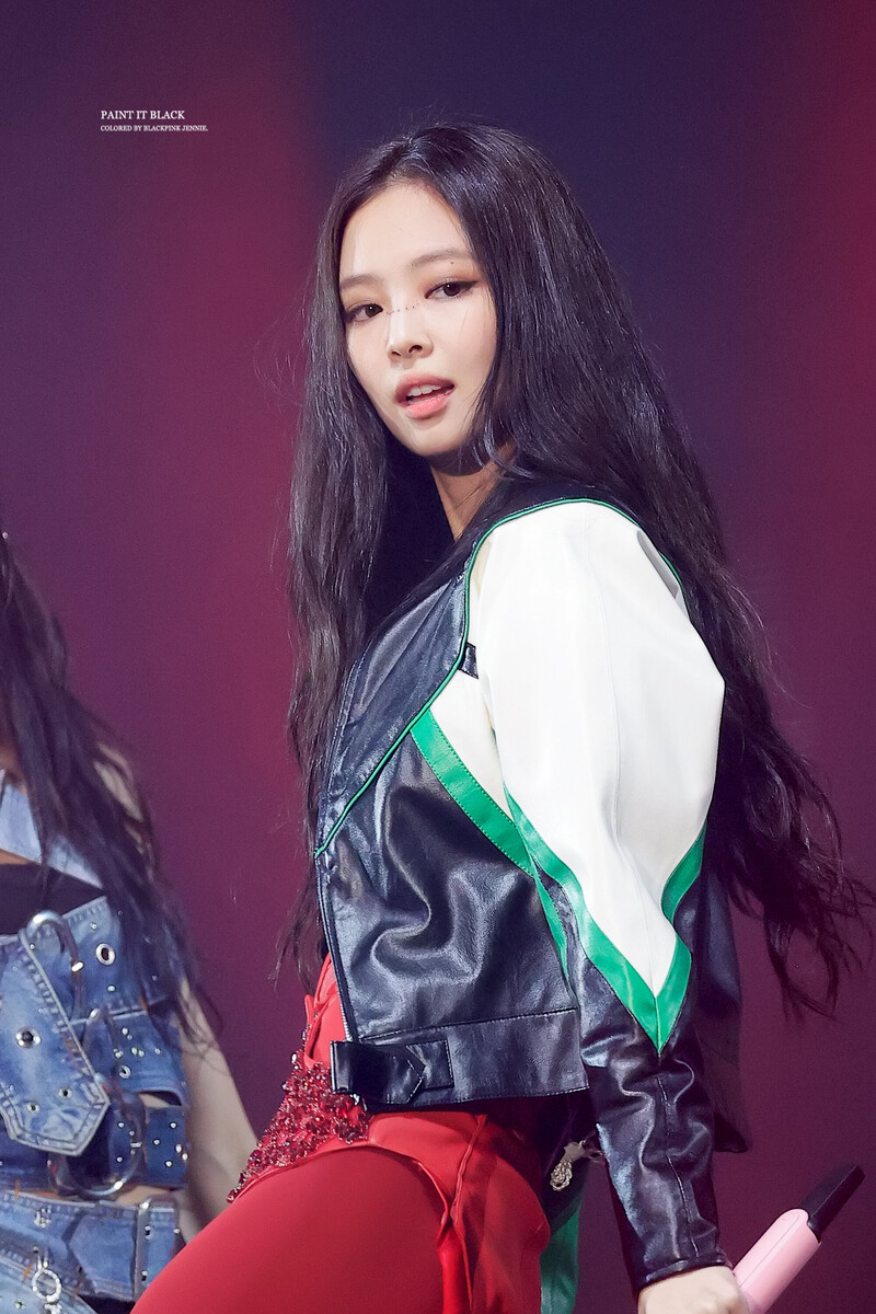 Black Pink Jennie йога