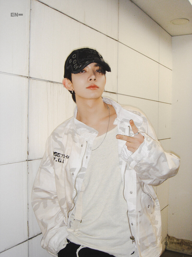 ENHYPEN <'DAYDREAM' PERFORMANCE> BEHIND PHOTO SKETCH | HEESEUNG documents 5