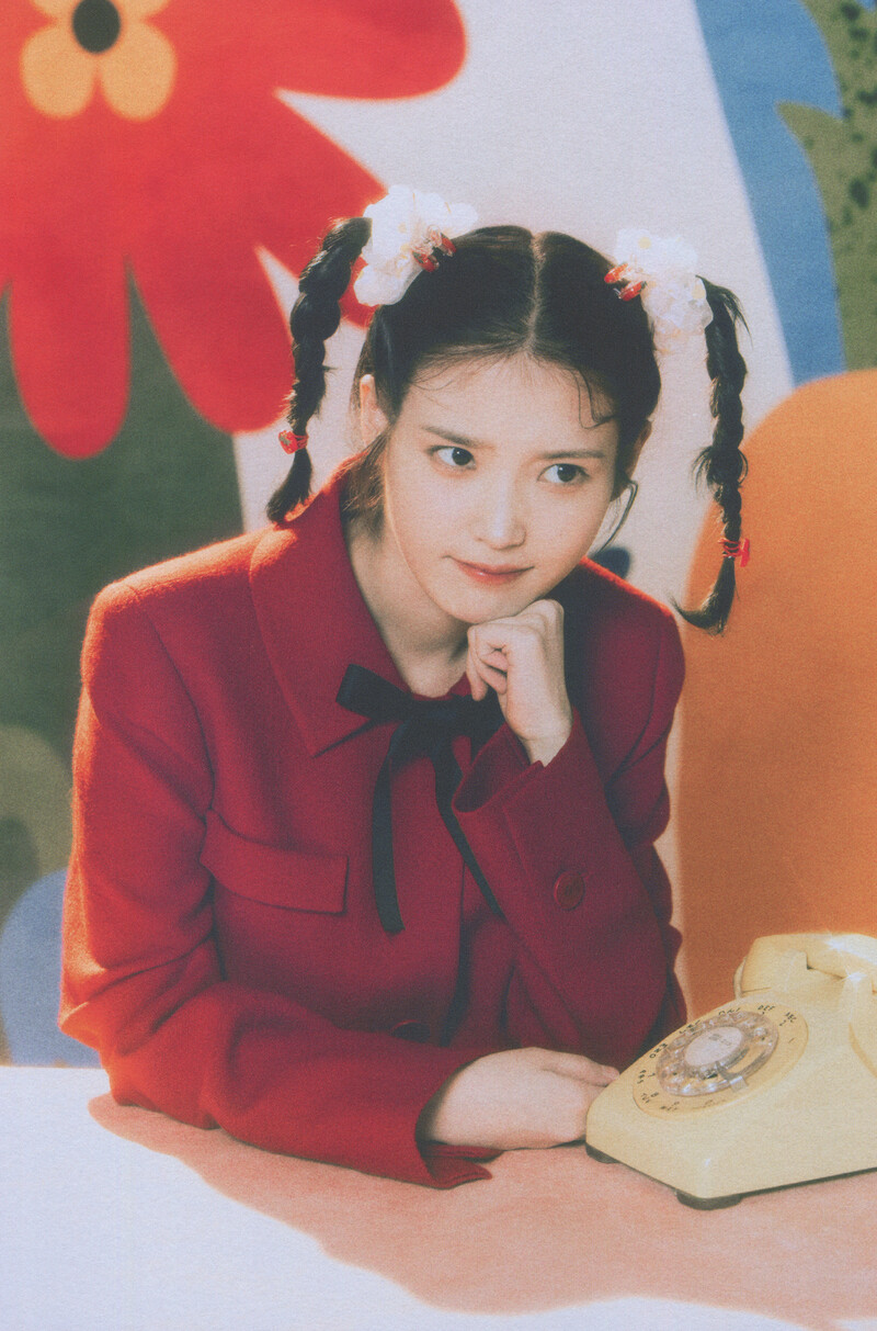 IU - 5th Official ‘UAENA’ Fanclub Kit [SCANS] documents 3