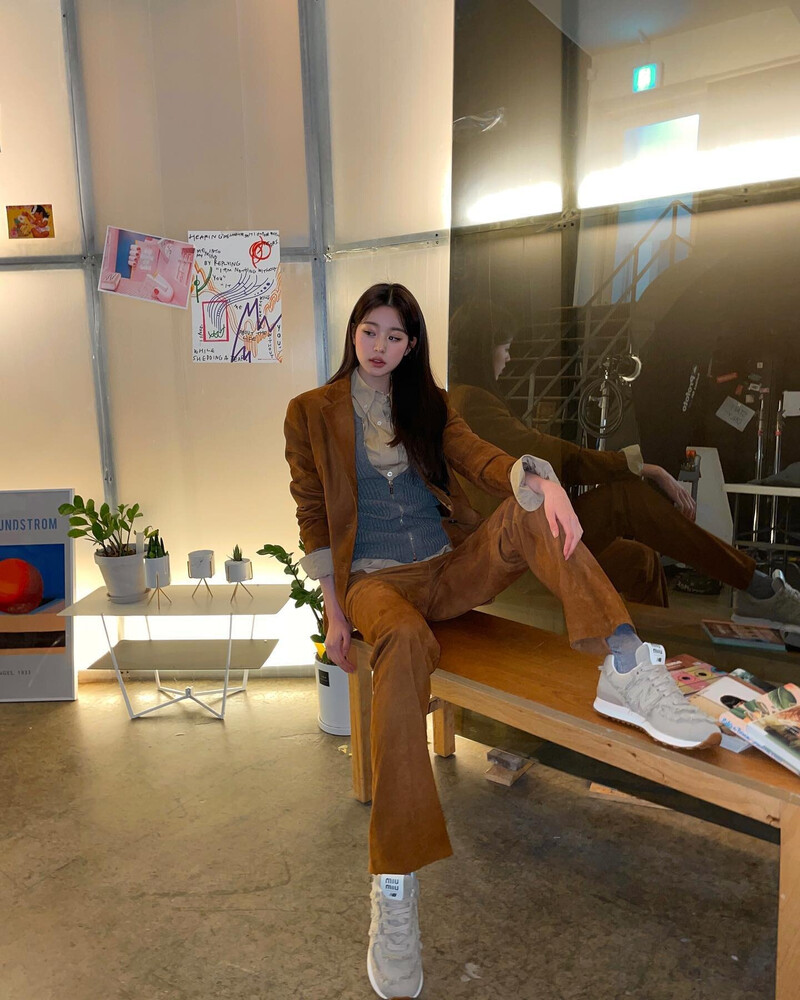 220210 IVE Wonyoung Instagram Update documents 5