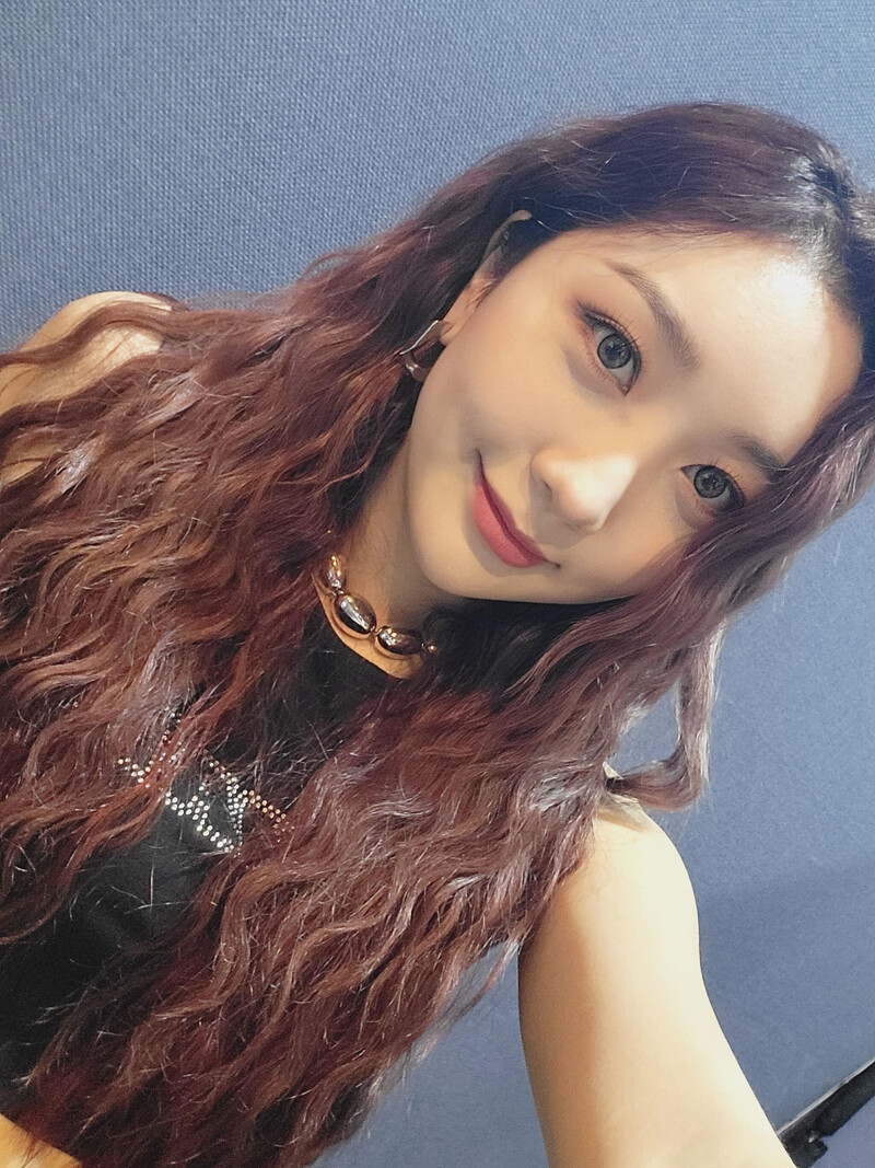 220623 SECRET NUMBER Weverse Update - Minji documents 1