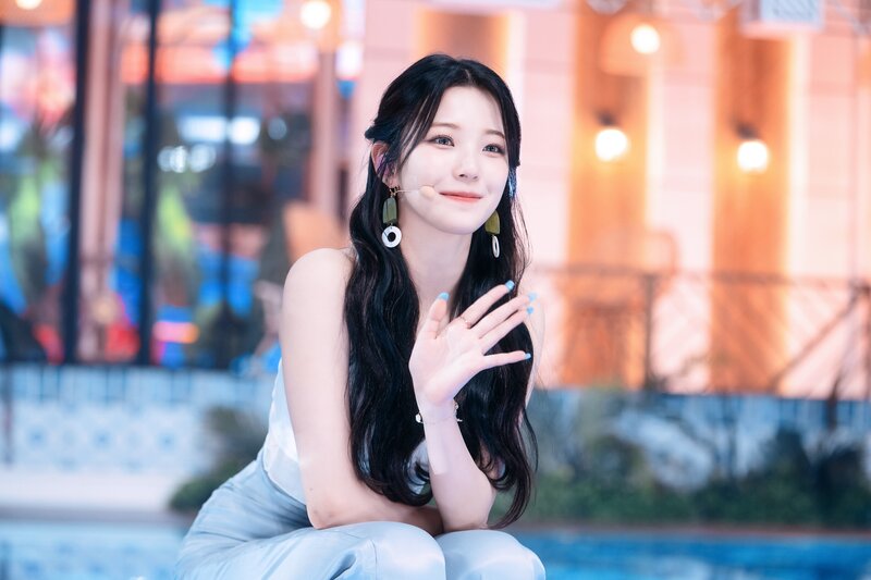 220703 fromis_9 Jiheon - 'Stay This Way' at Inkigayo documents 25