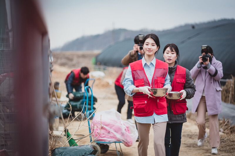 220710 SOOP Naver Post - Bae Suzy - 'Anna' Behind the Scenes documents 10