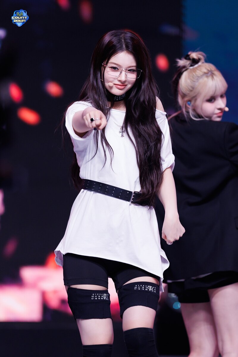 240125 NMIXX Sullyoon - 'DASH' at M Countdown documents 2