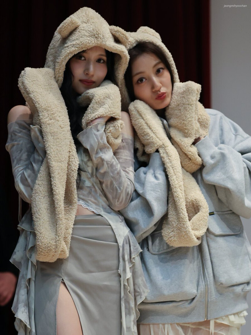 240303 TWICE Jihyo & Mina - Blue Dream Media Fansign documents 4