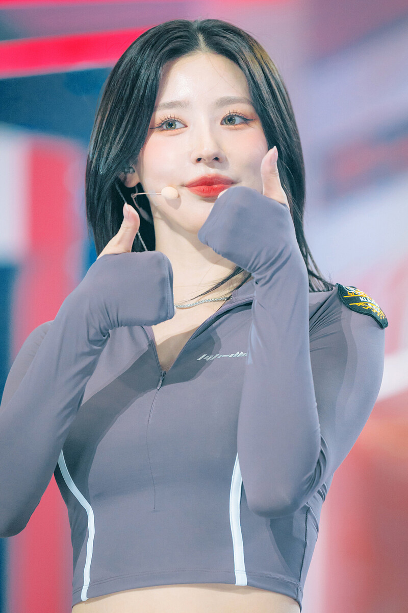 240714 (G)I-DLE Miyeon - ‘Klaxon’ at Inkigayo documents 9