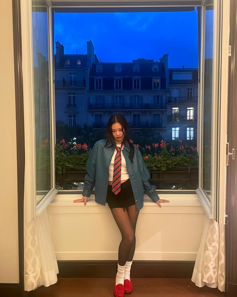 241006 - JENNIE Instagram Update documents 10