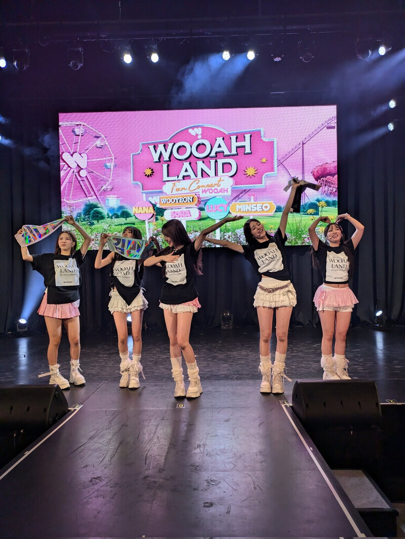 241110 WOOAH - at "2024 WOOAH Japan 2nd Concert 'WOOAH-LAND AGAIN' in Osaka, Japan" documents 10