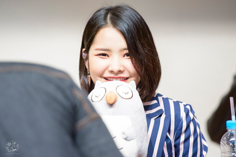 180401 Weki Meki Rina at Songpa 'Lucky' Fansign documents 6