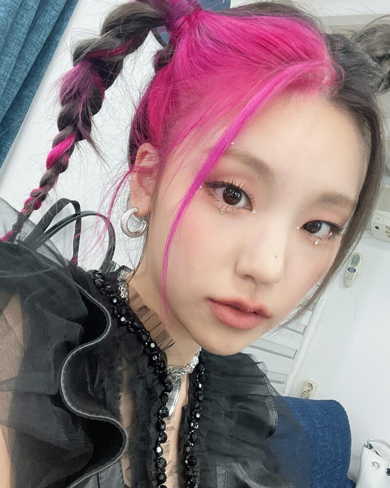 211007 ITZY Instagram Update - Yeji documents 5