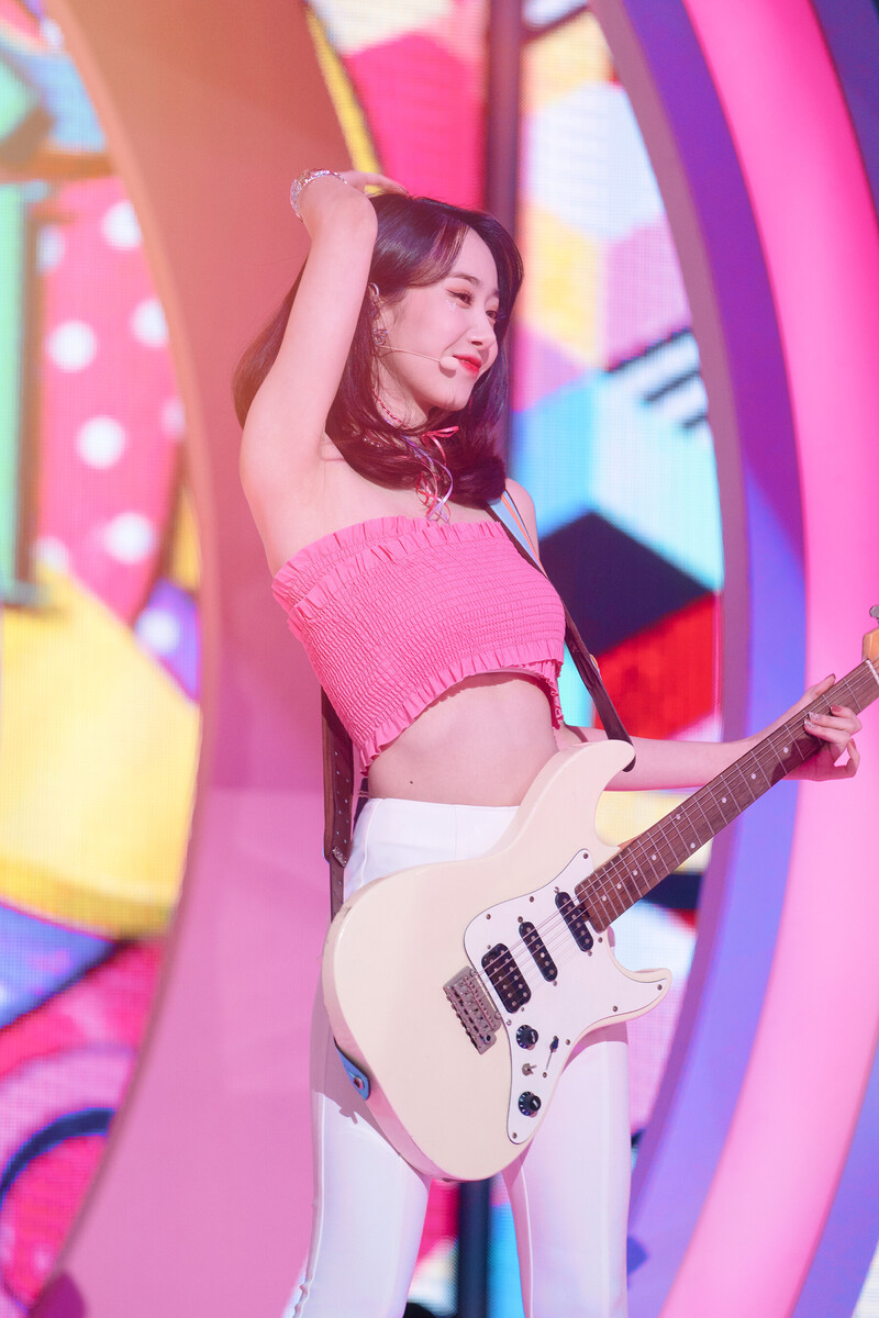 220220 VIVIZ Sinb - 'BOP BOP!' at Inkigayo documents 1